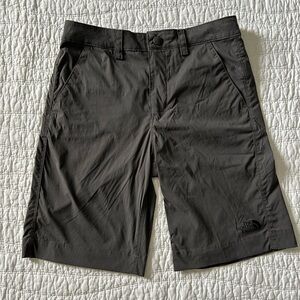 The NorthFace Boy’s Dark Grey Hiking Shorts L/G (14/16)
